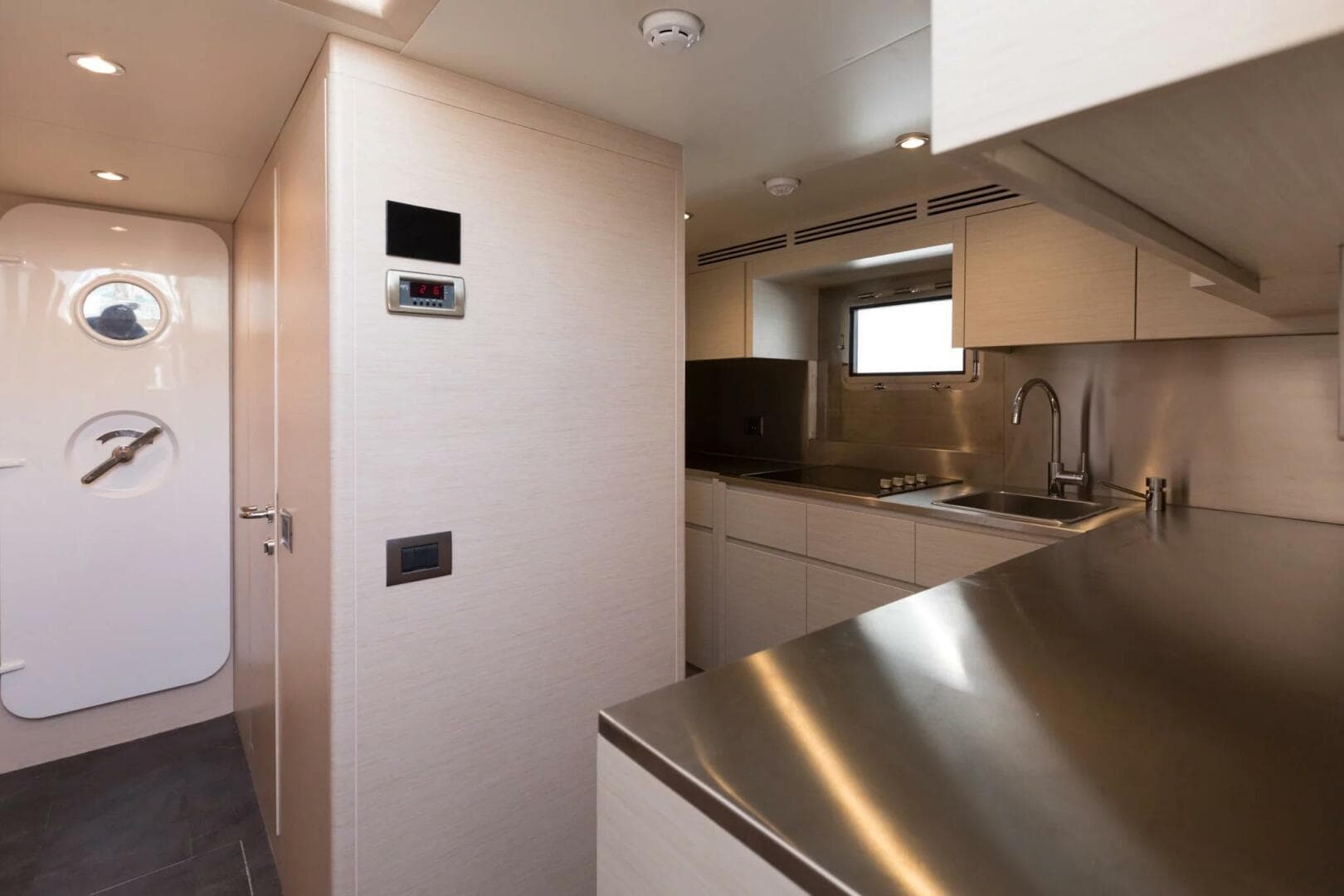 2022 Nomad 70 Suv — photo 7