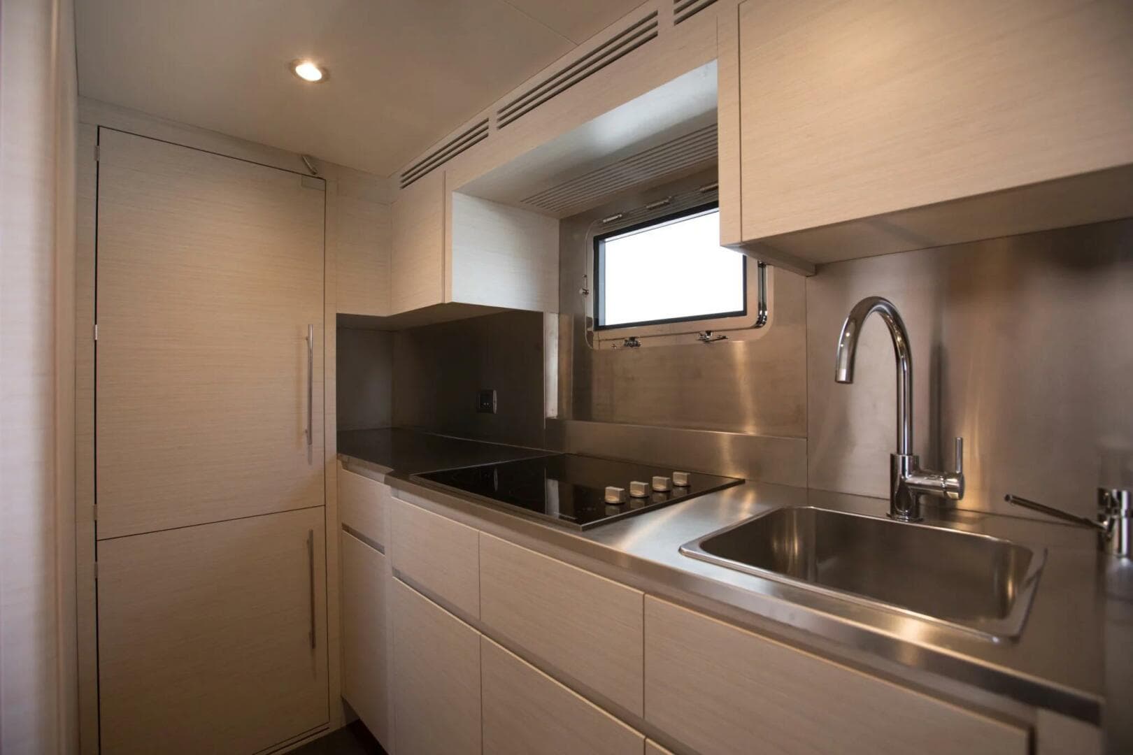 2022 Nomad 70 Suv — photo 8