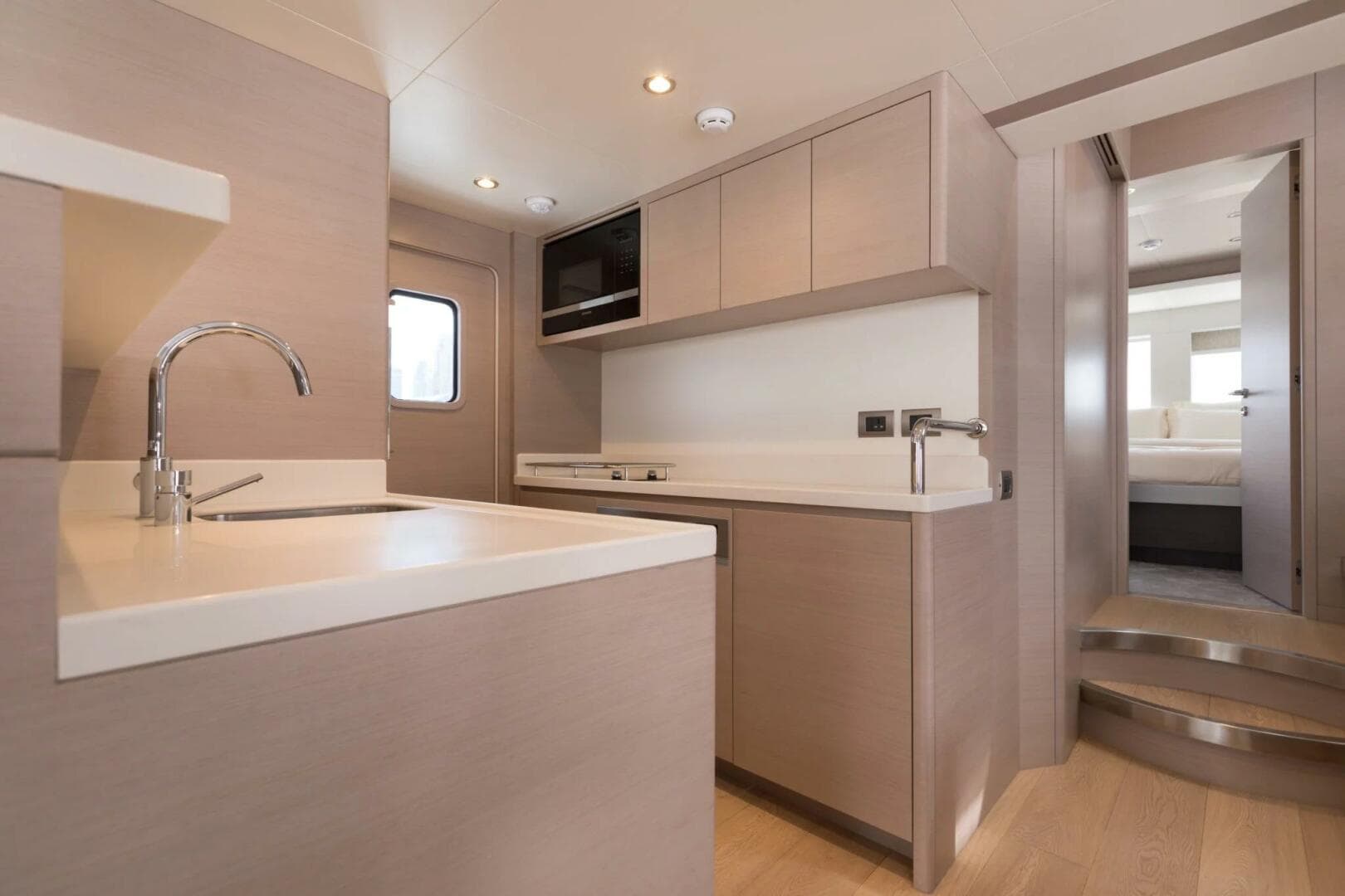 2022 Nomad 70 Suv — photo 12