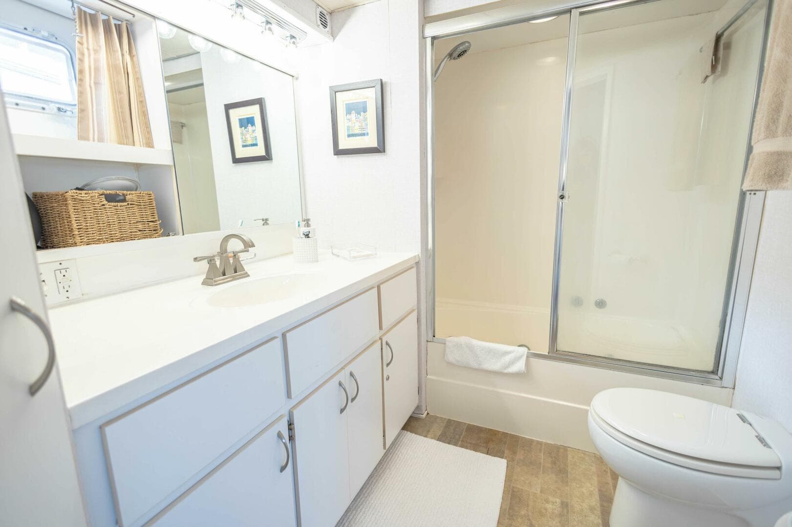 1989 Hatteras Cockpit — photo 24