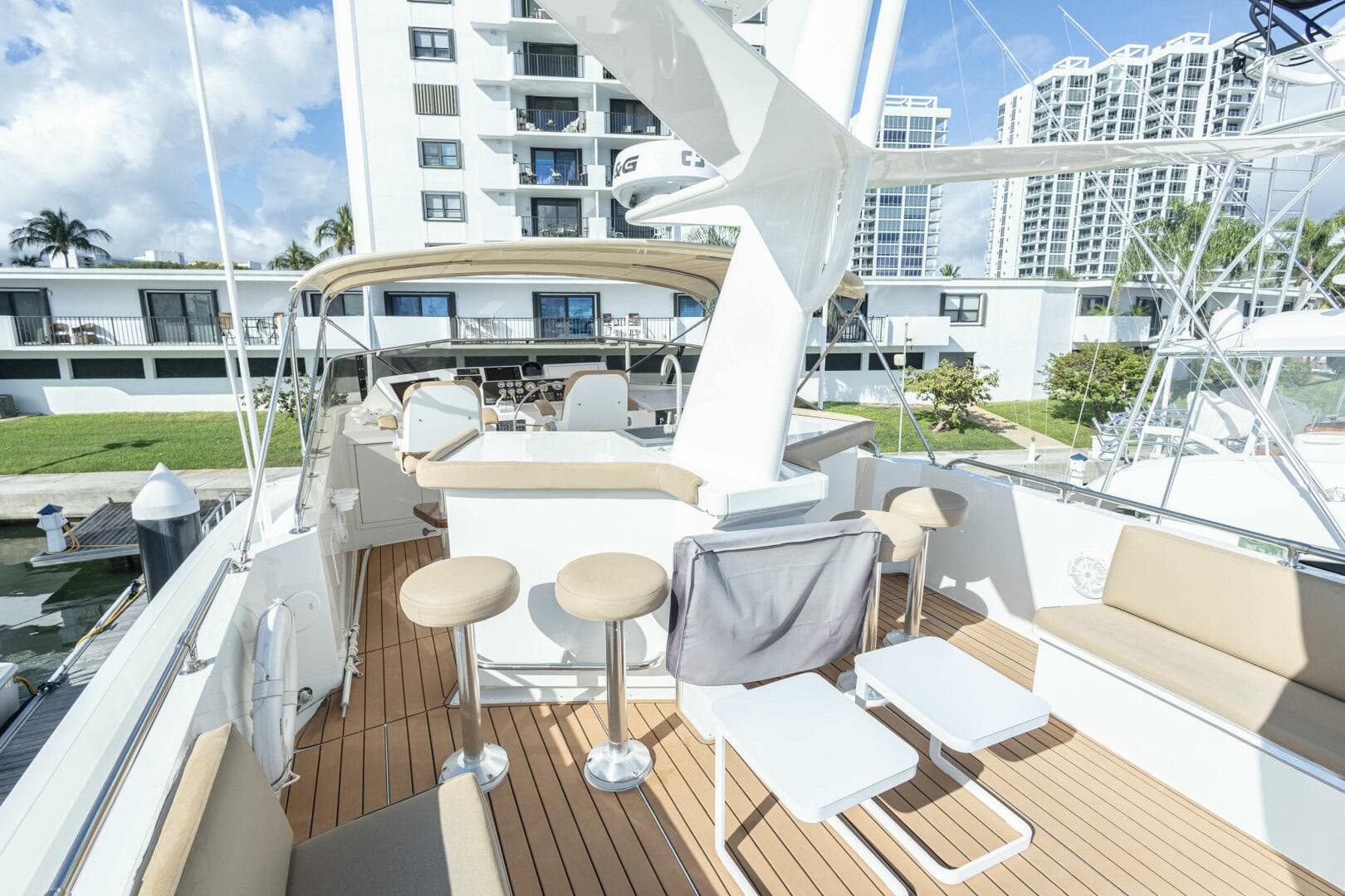 1989 Hatteras Cockpit — photo 43