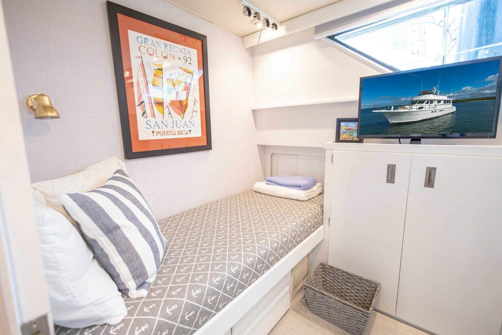 1989 Hatteras Cockpit — photo 28