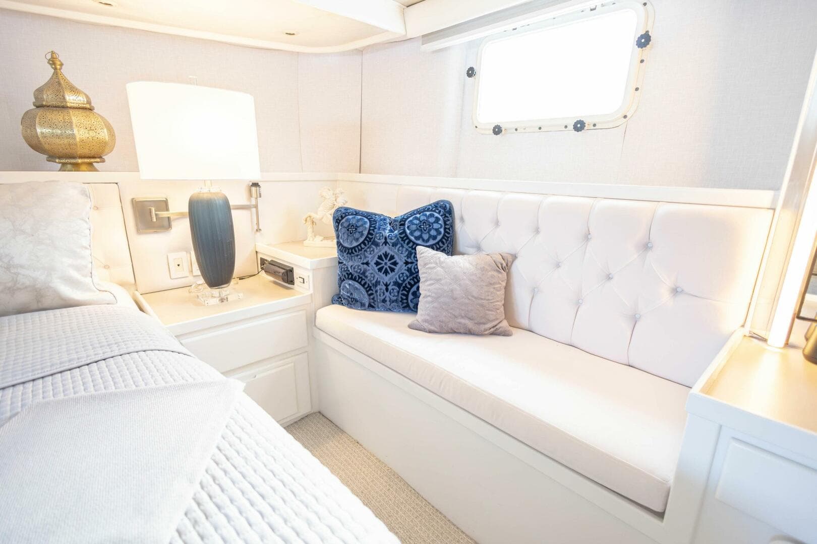 1989 Hatteras Cockpit — photo 22