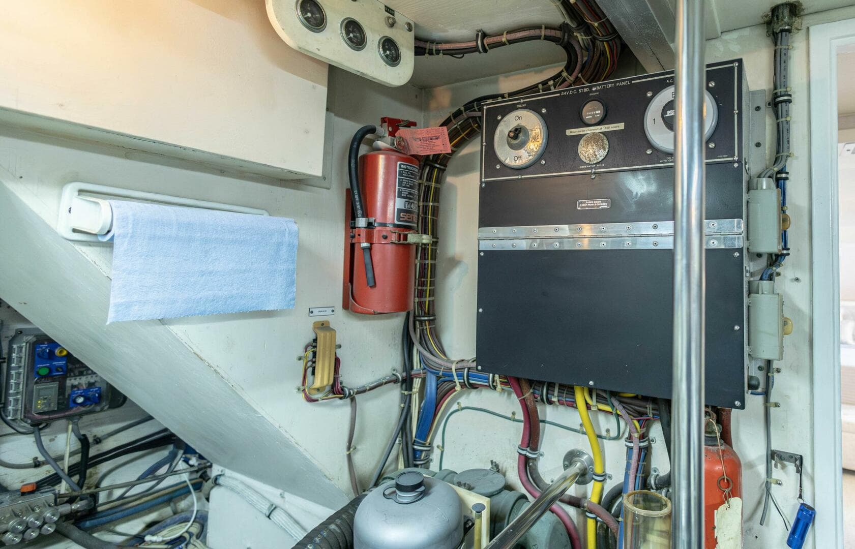 1989 Hatteras Cockpit — photo 52