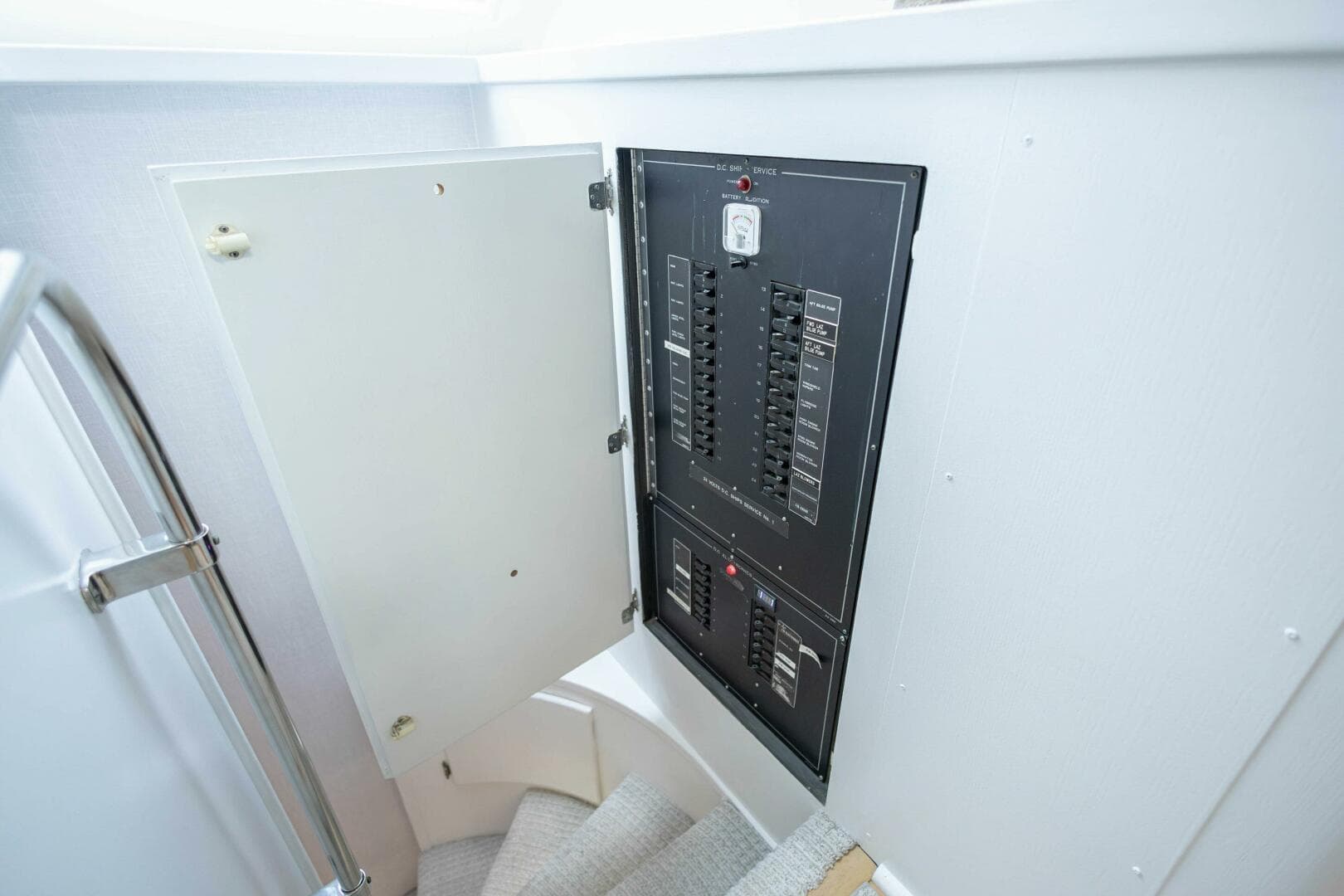 1989 Hatteras Cockpit — photo 20