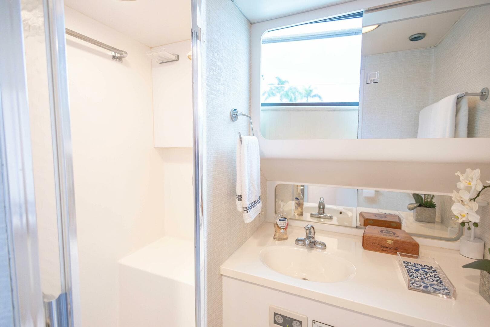 1989 Hatteras Cockpit — photo 31