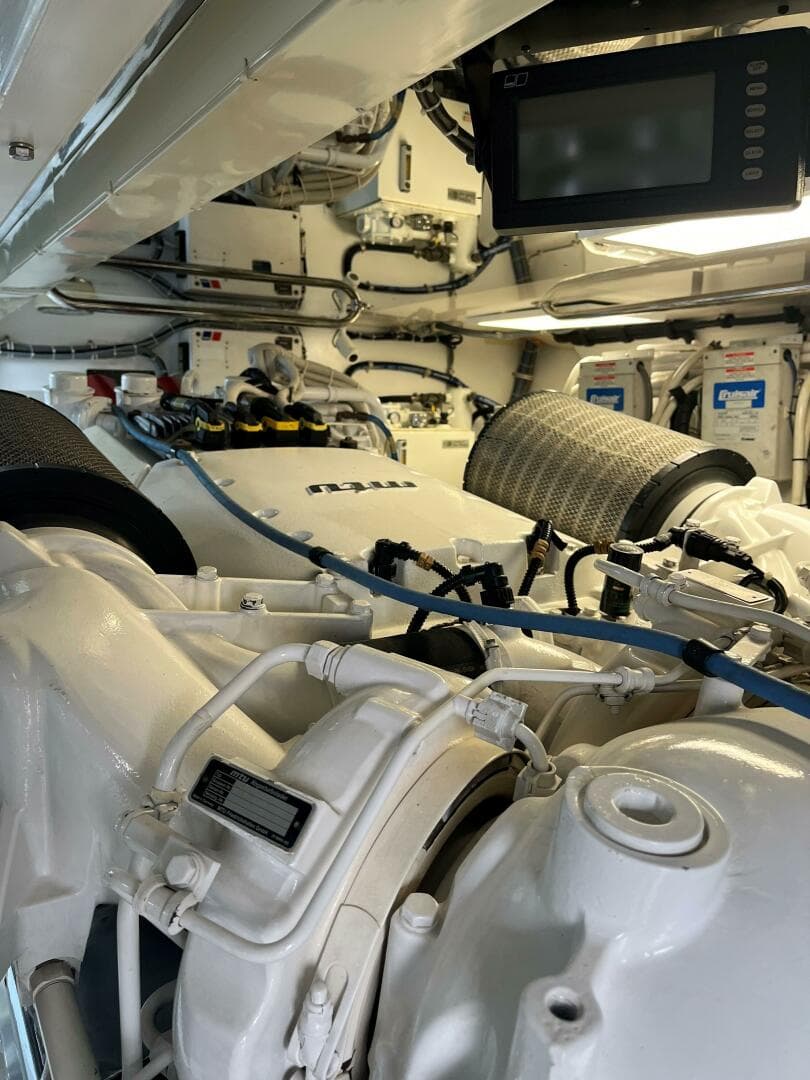 2008 Hatteras 77 Enclosed Bridge — photo 30