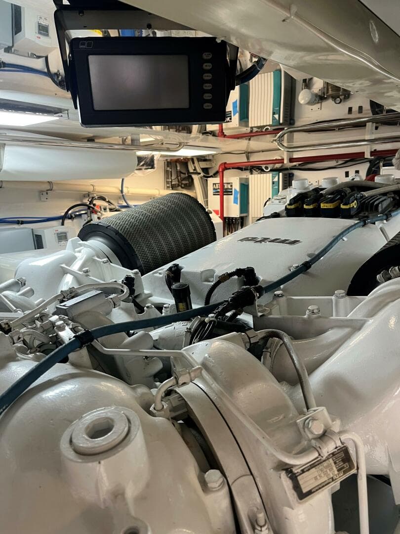 2008 Hatteras 77 Enclosed Bridge — photo 29