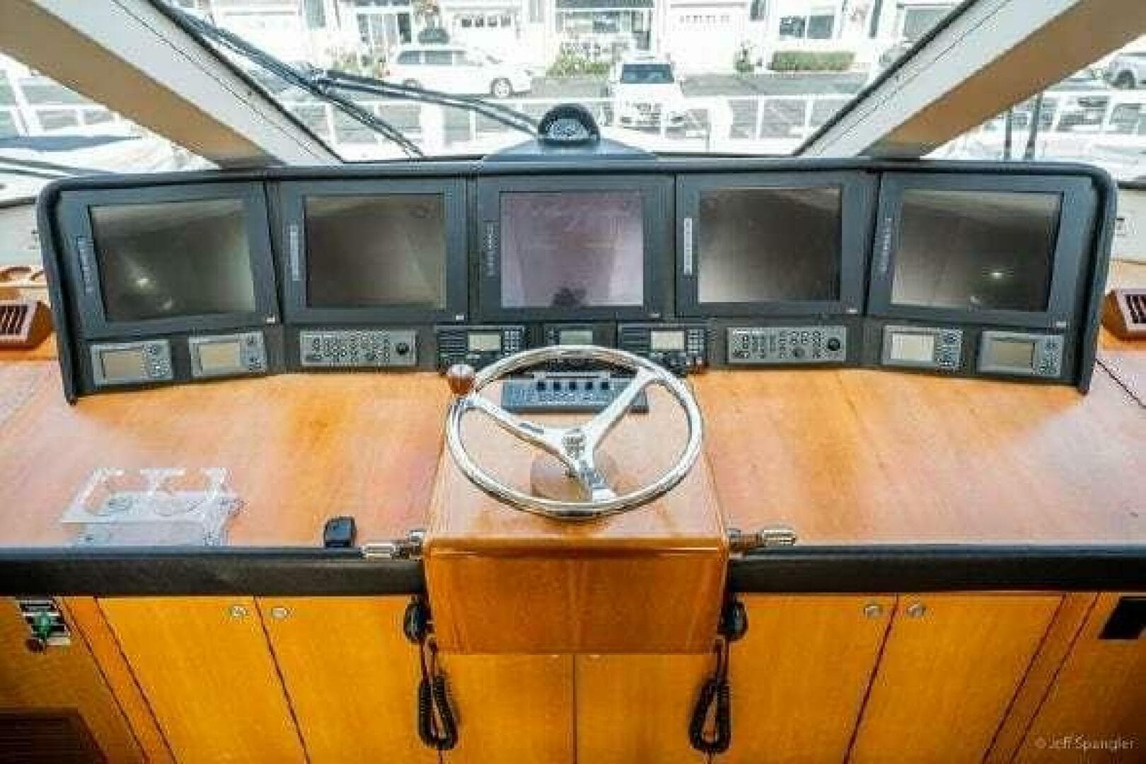 2008 Hatteras 77 Enclosed Bridge — photo 2
