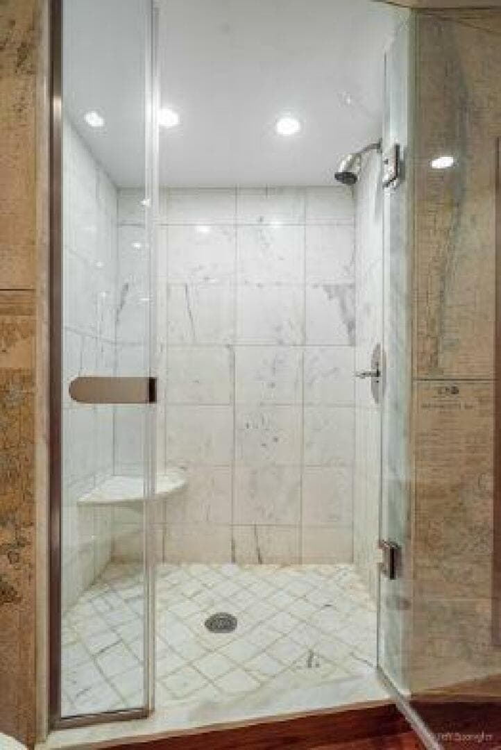 2008 Hatteras 77 Enclosed Bridge — photo 23