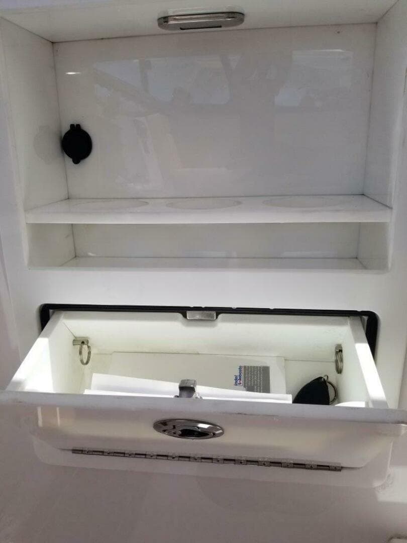 2021 Southport 33 DC — photo 22