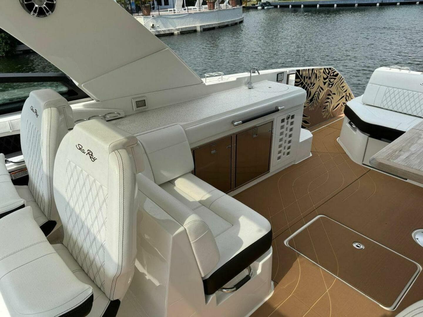 2021 Sea Ray 400 Slx OB — photo 6