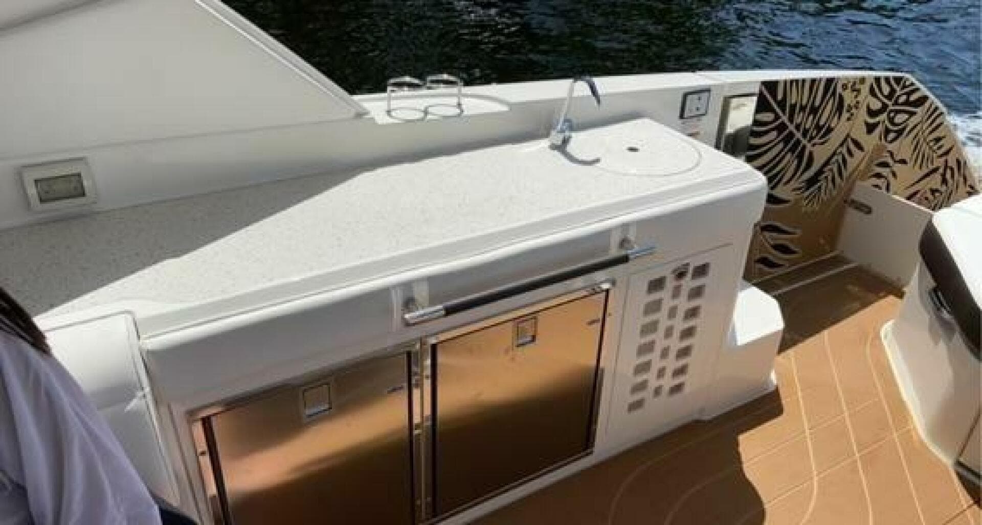 2021 Sea Ray 400 Slx OB — photo 22