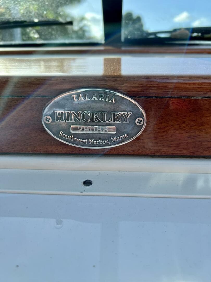 2004 Hinckley Talaria 29 R — photo 21