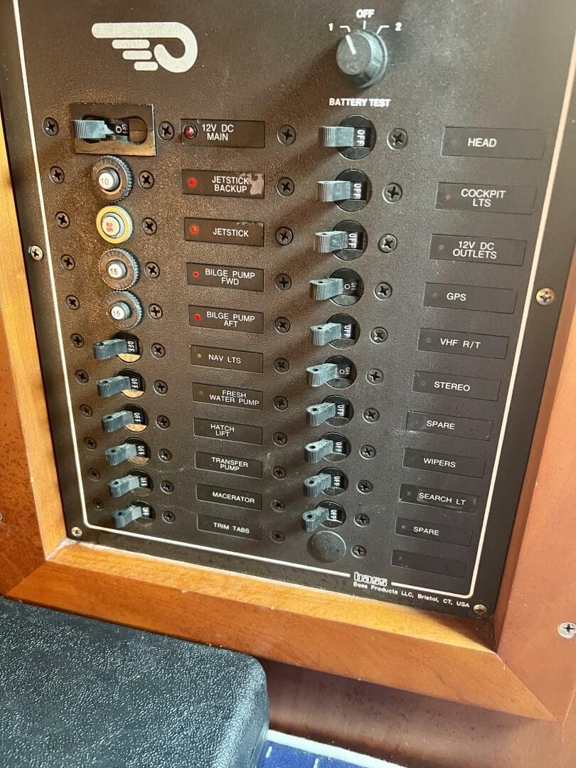 2004 Hinckley Talaria 29 R — photo 17