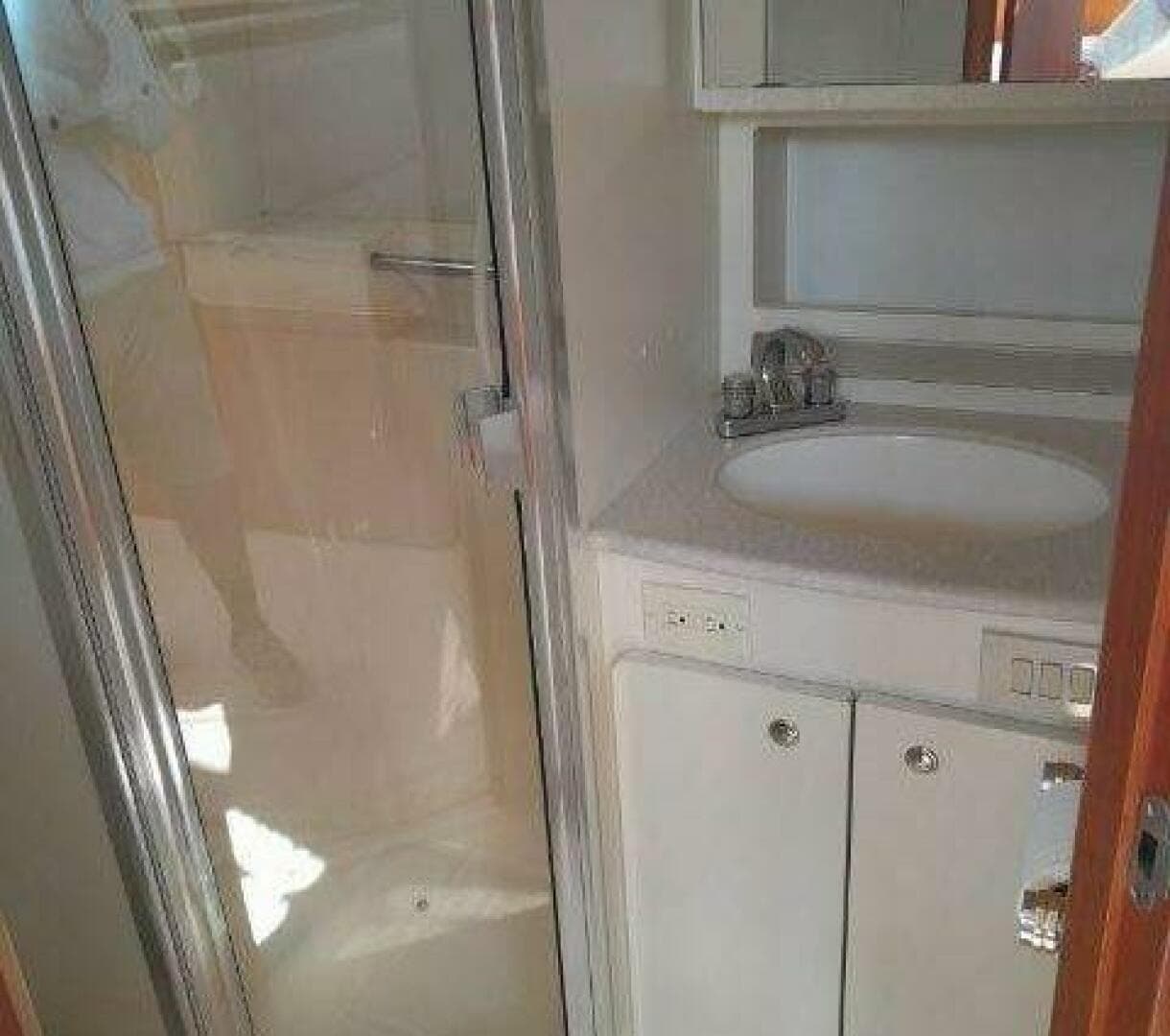 2002 Silverton 330 Sport Bridge — photo 26