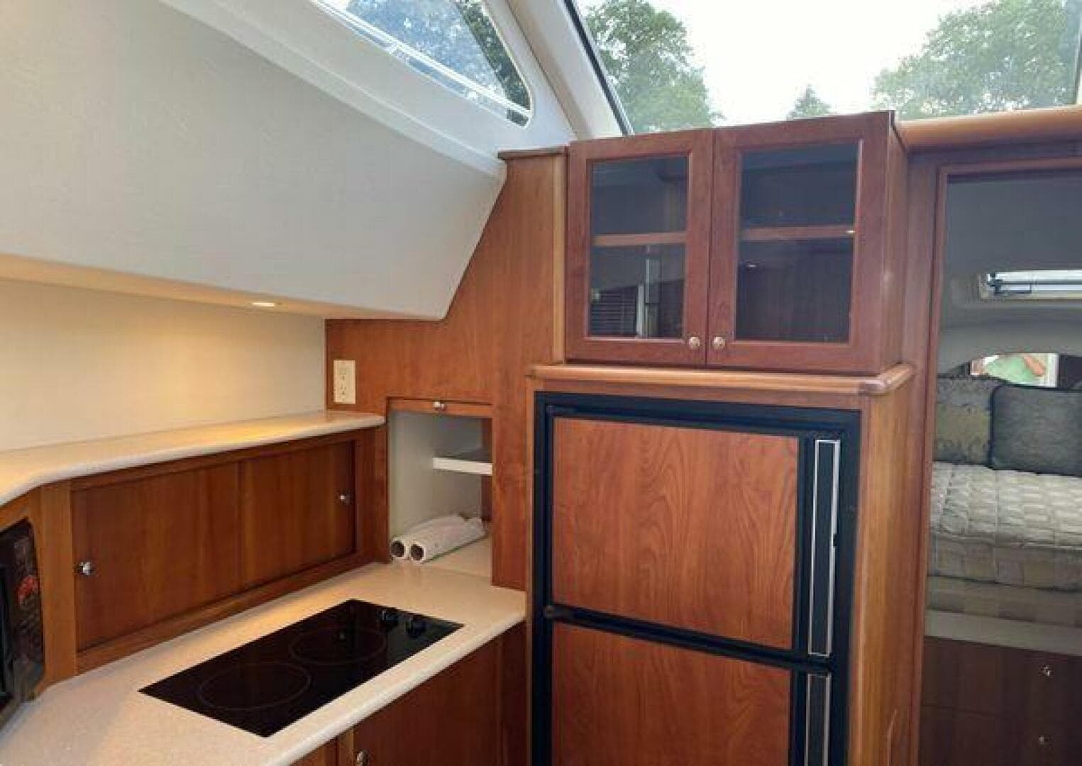 2002 Silverton 330 Sport Bridge — photo 11