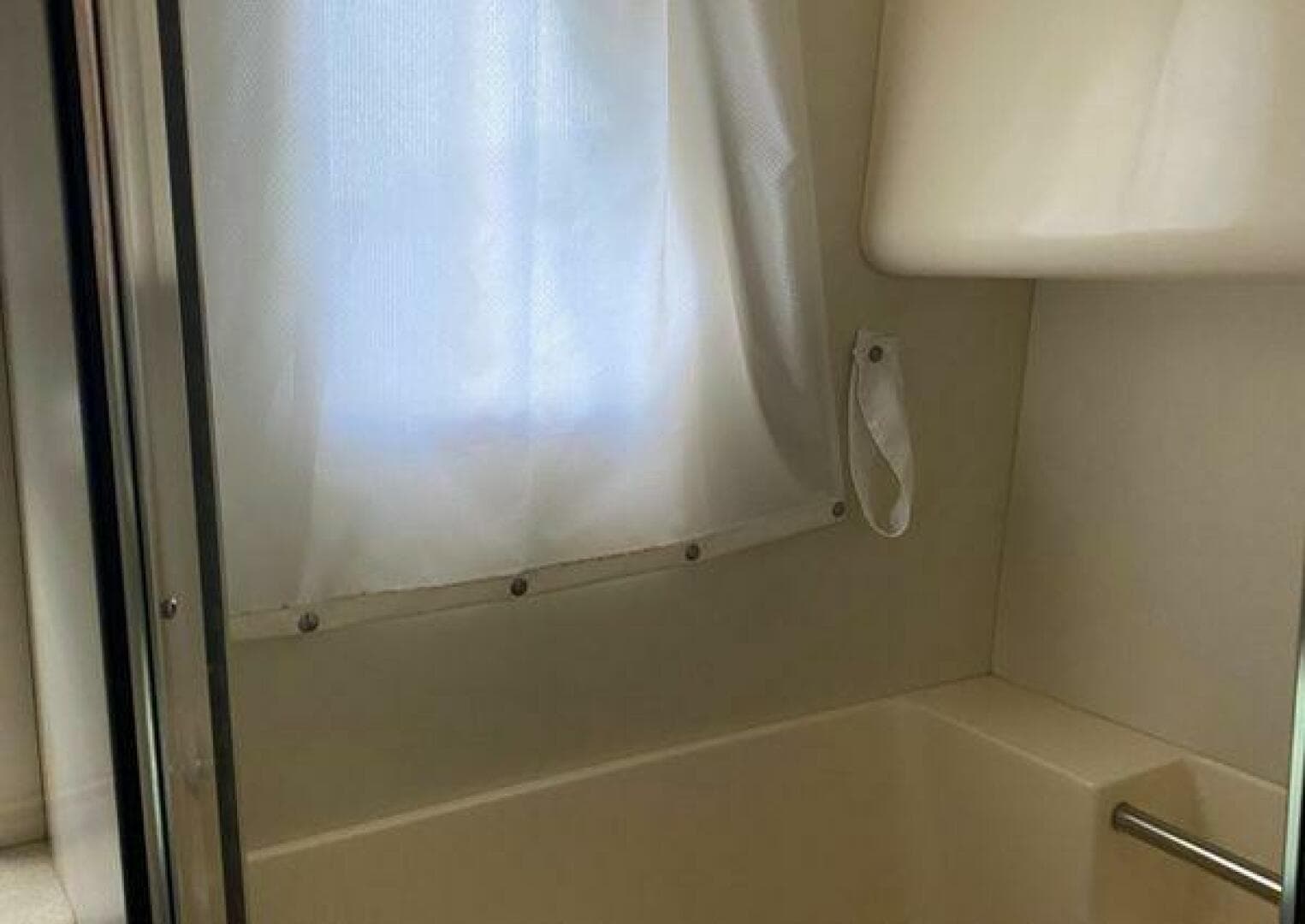 2002 Silverton 330 Sport Bridge — photo 28