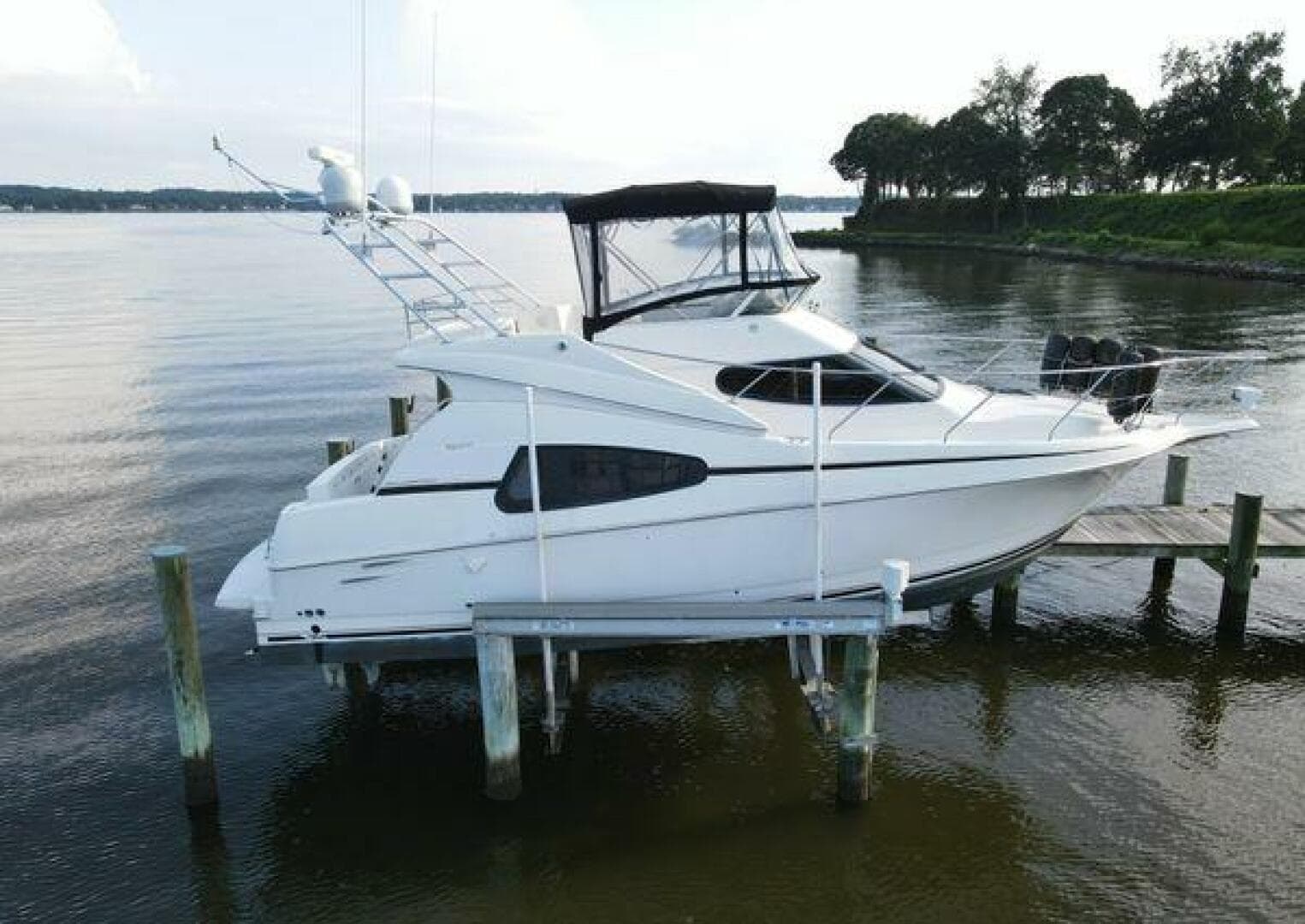 2002 Silverton 330 Sport Bridge — photo 2