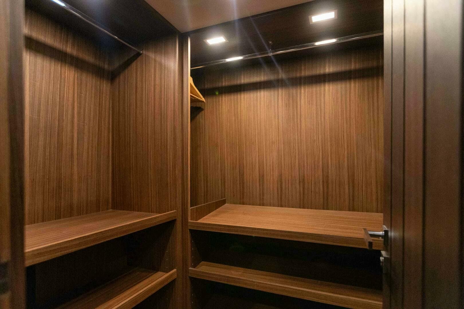 2015 Benetti Classic 121 — photo 38