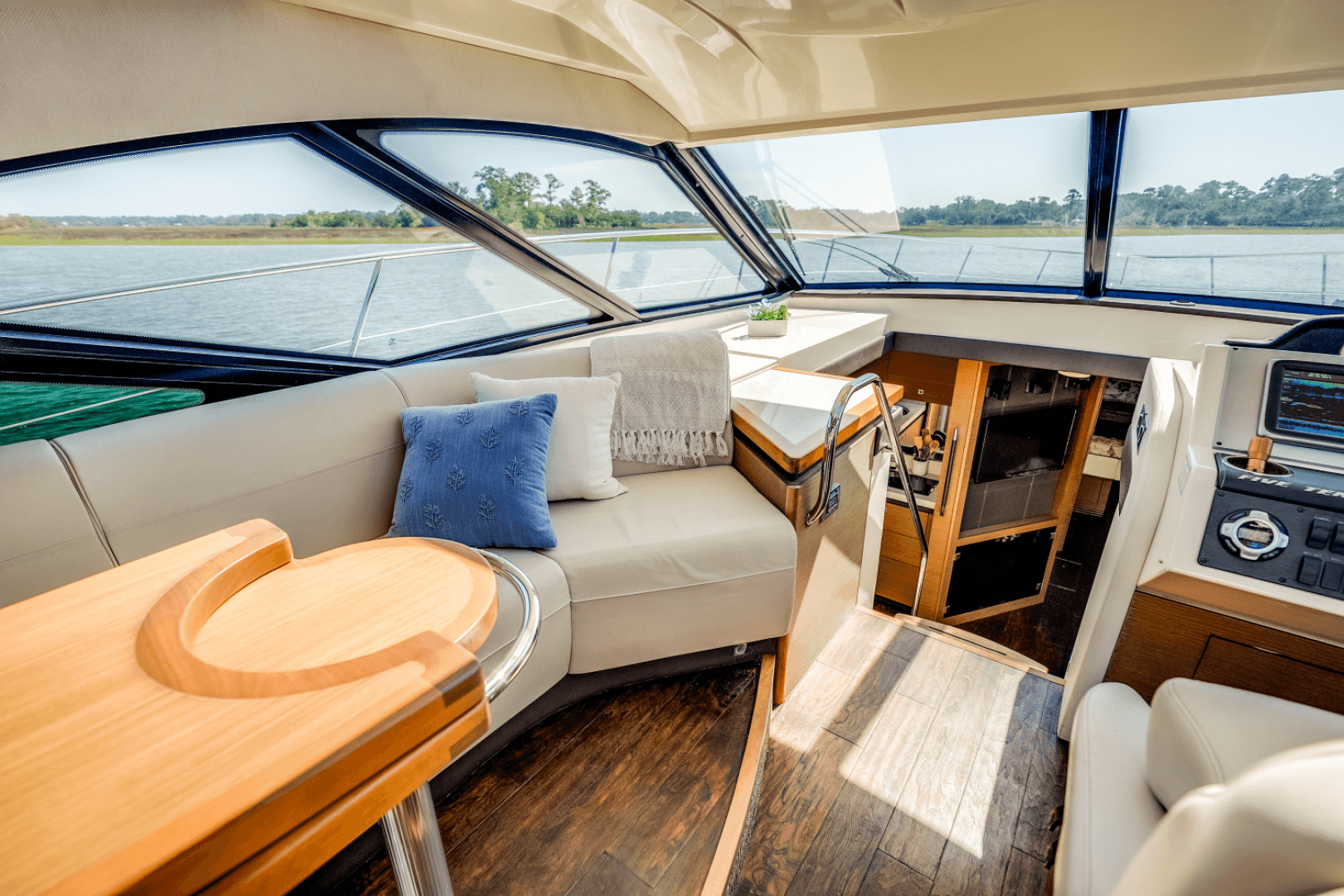 2013 Sea Ray 510 Sundancer — photo 68