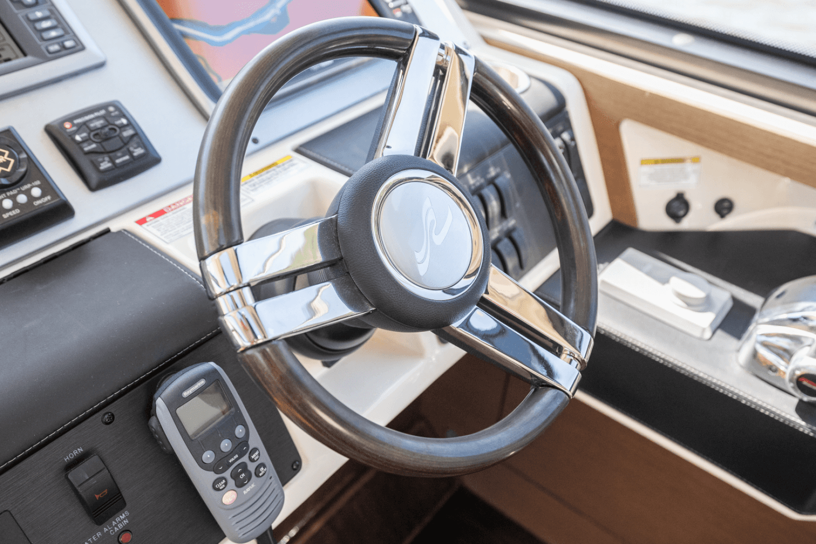 2013 Sea Ray 510 Sundancer — photo 7