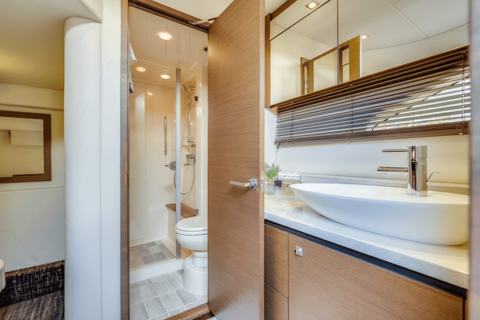 2013 Sea Ray 510 Sundancer — photo 40