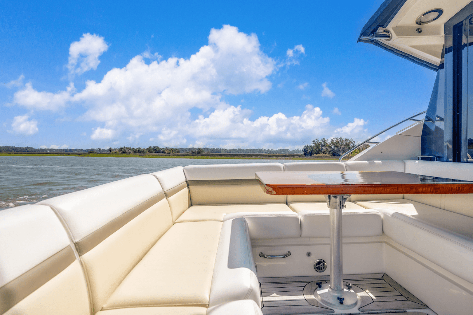 2013 Sea Ray 510 Sundancer — photo 54