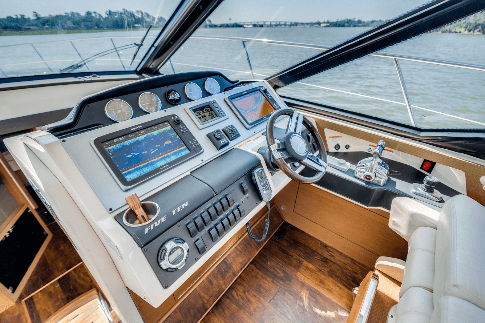 2013 Sea Ray 510 Sundancer — photo 66