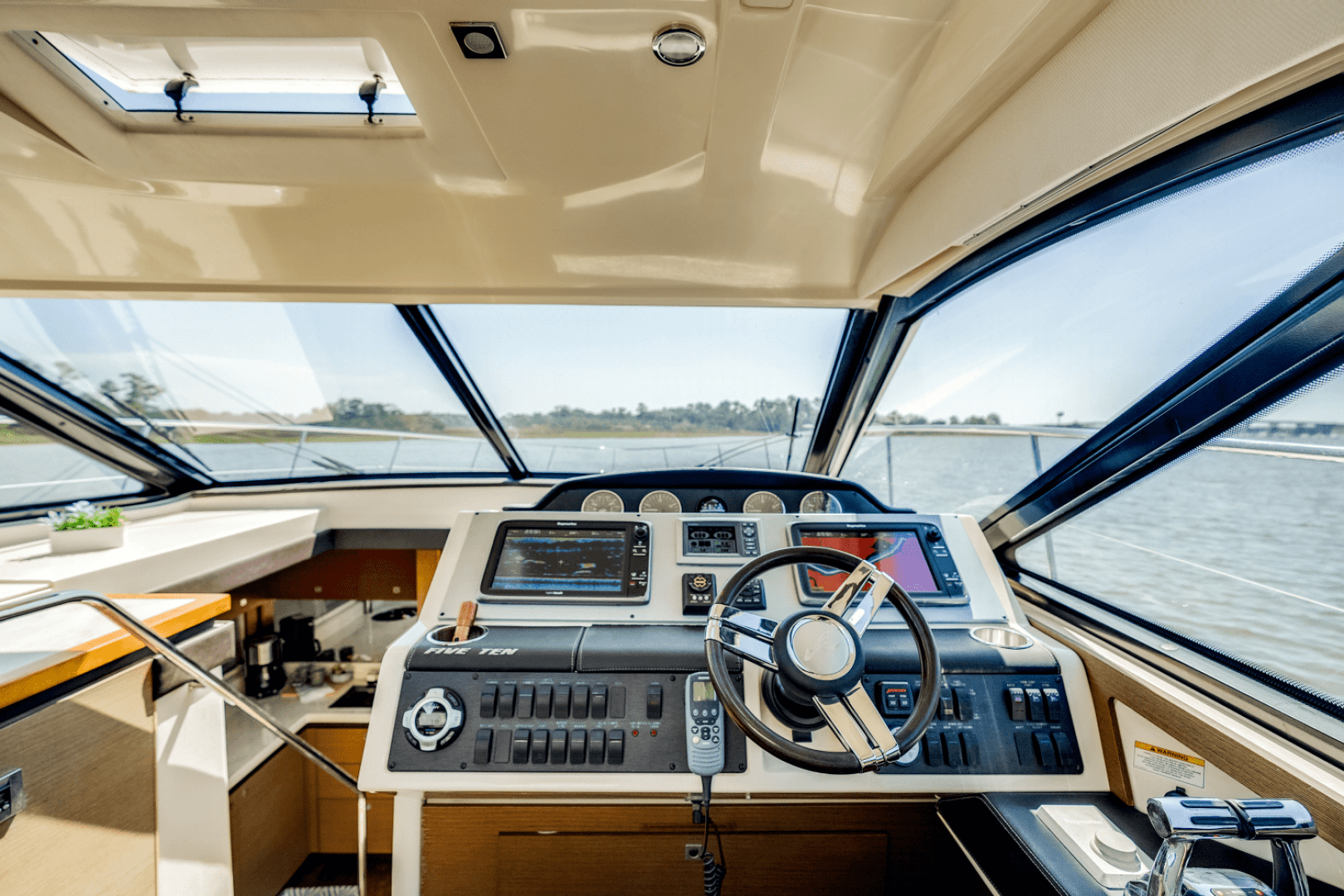 2013 Sea Ray 510 Sundancer — photo 67