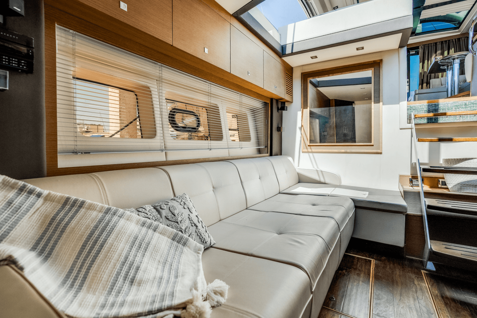 2013 Sea Ray 510 Sundancer — photo 76