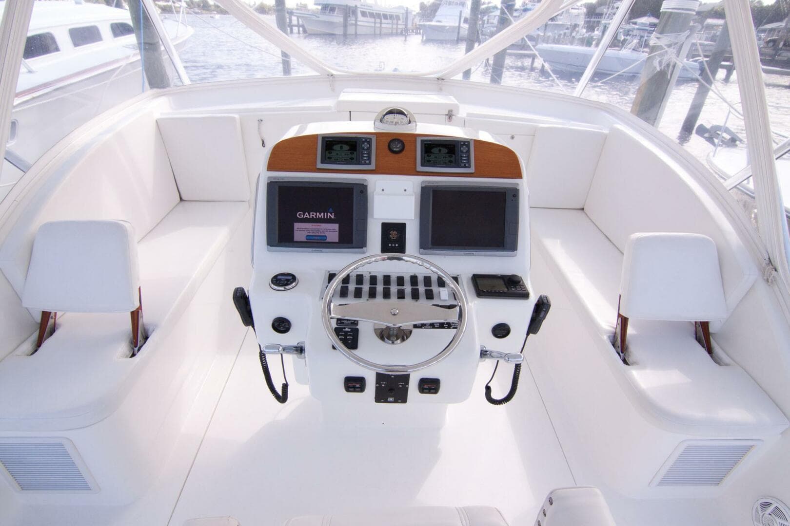 2009 Out Island 38 Custom Express — photo 16