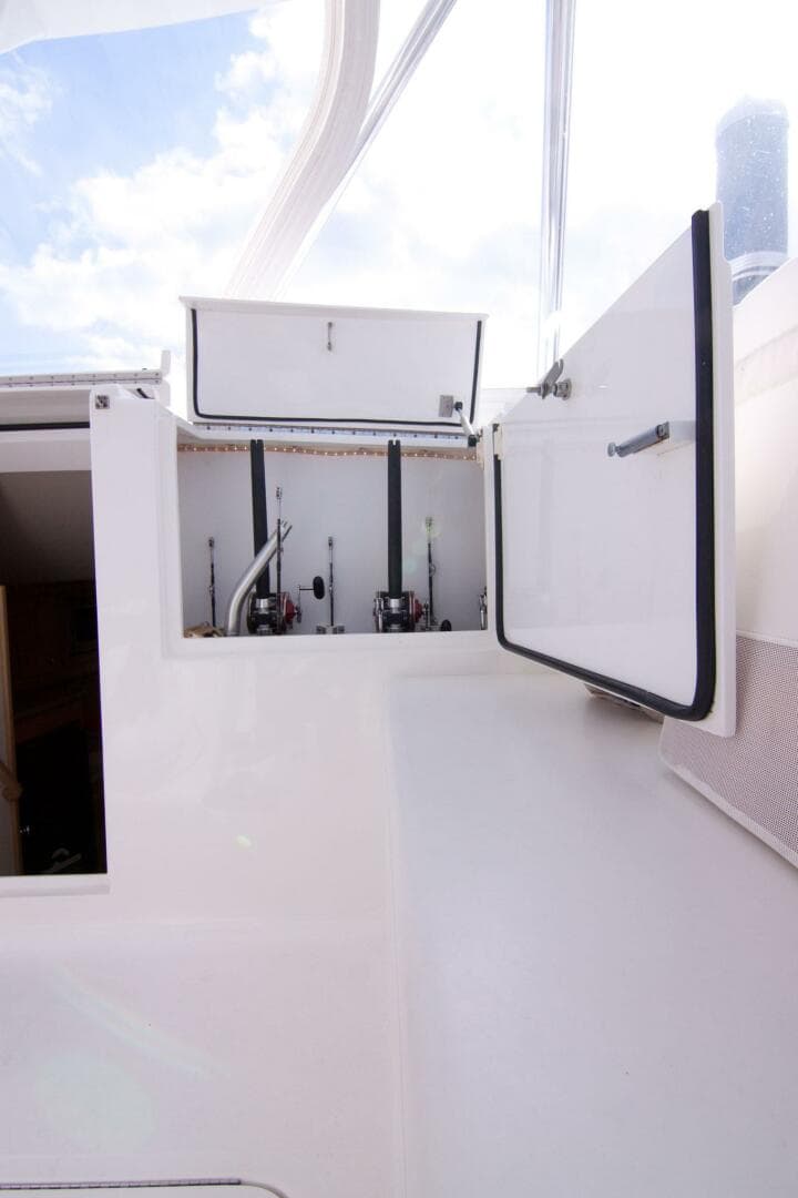 2009 Out Island 38 Custom Express — photo 20