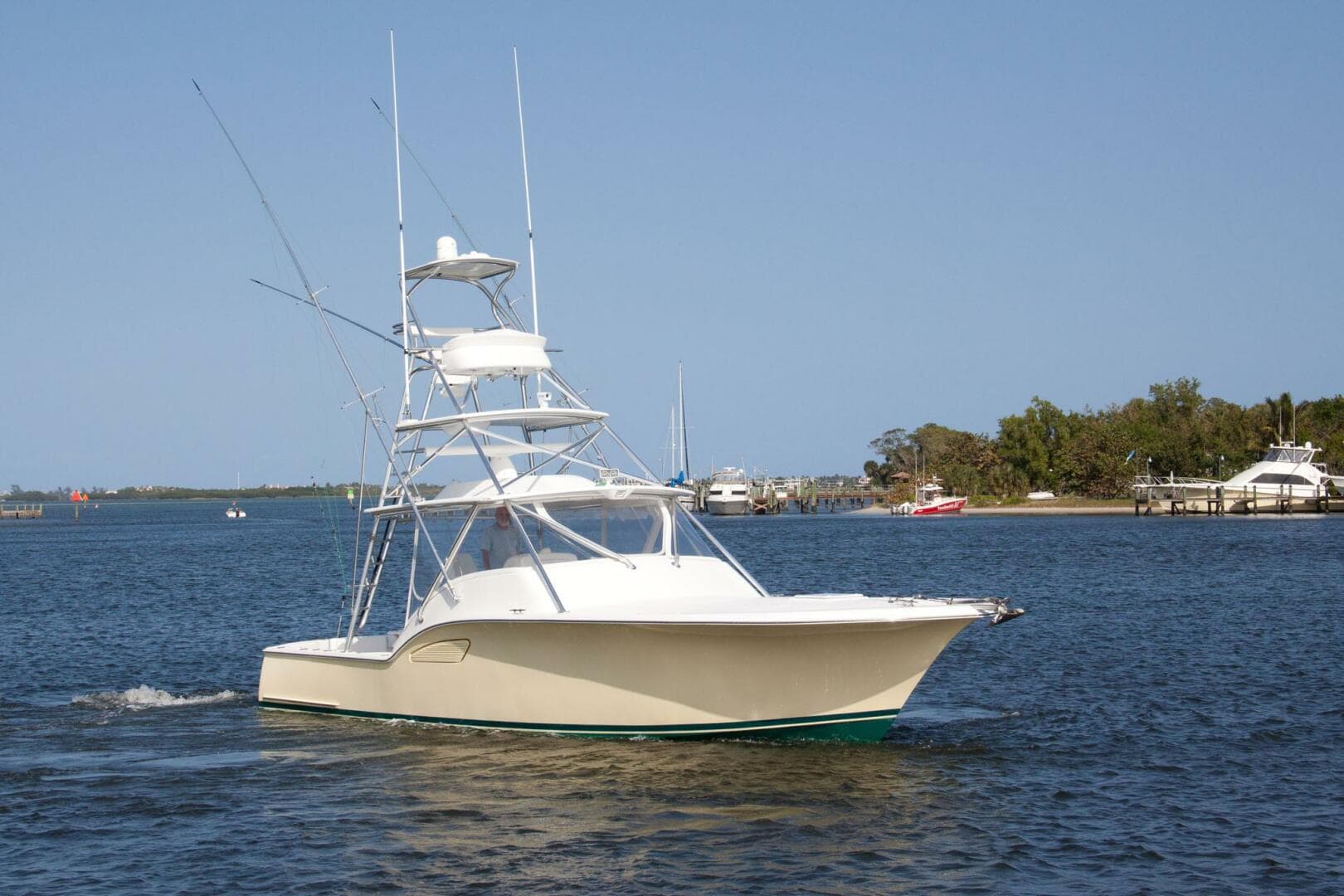 2009 Out Island 38 Custom Express — photo 2