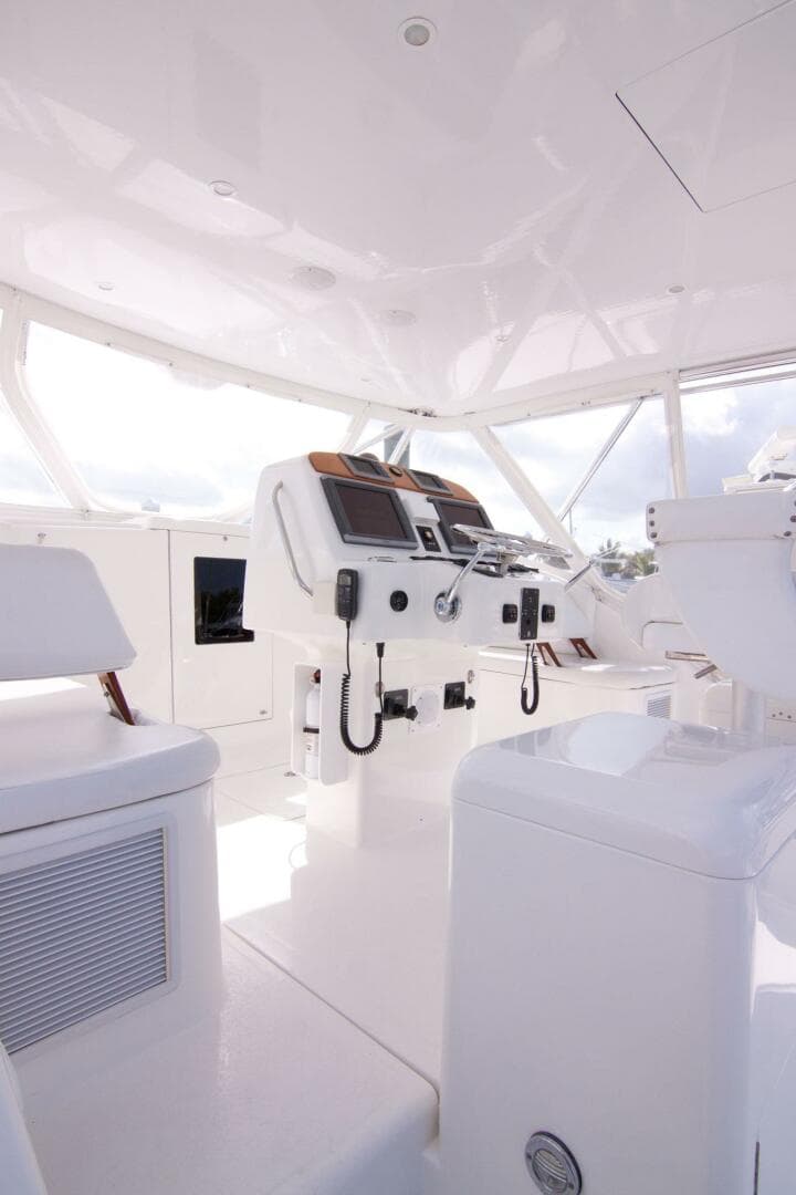 2009 Out Island 38 Custom Express — photo 15