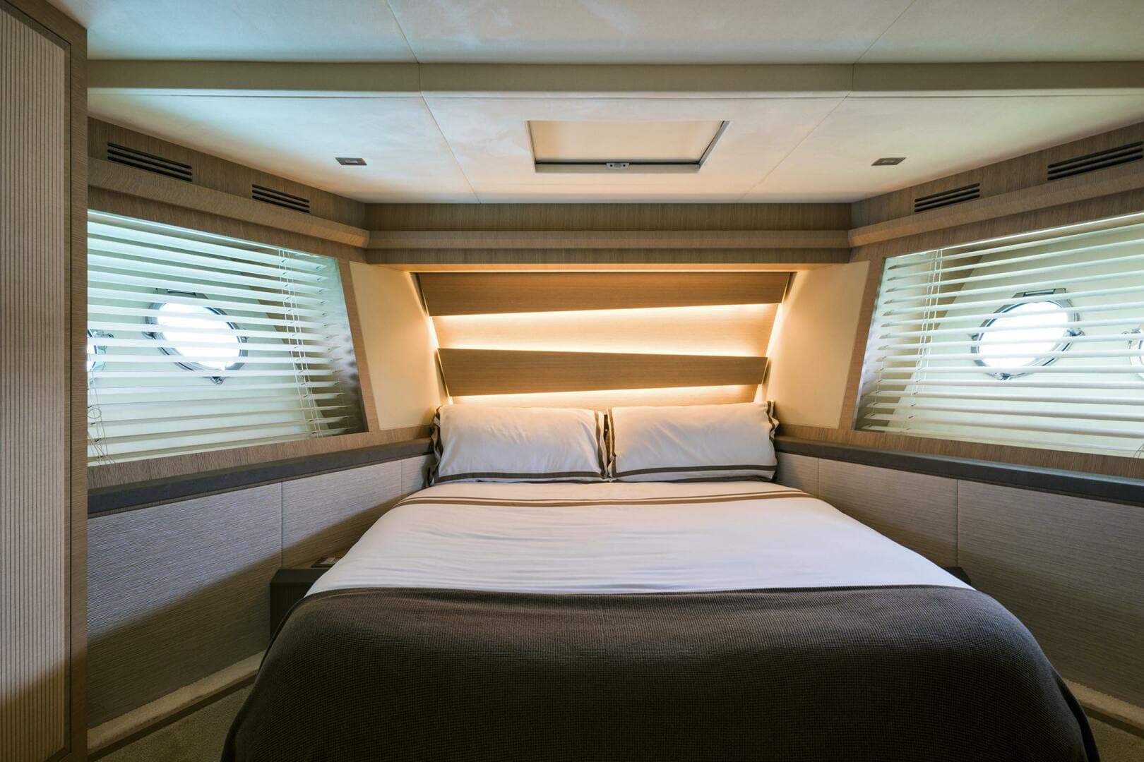 2016 Monte Carlo Yachts Custom — photo 18