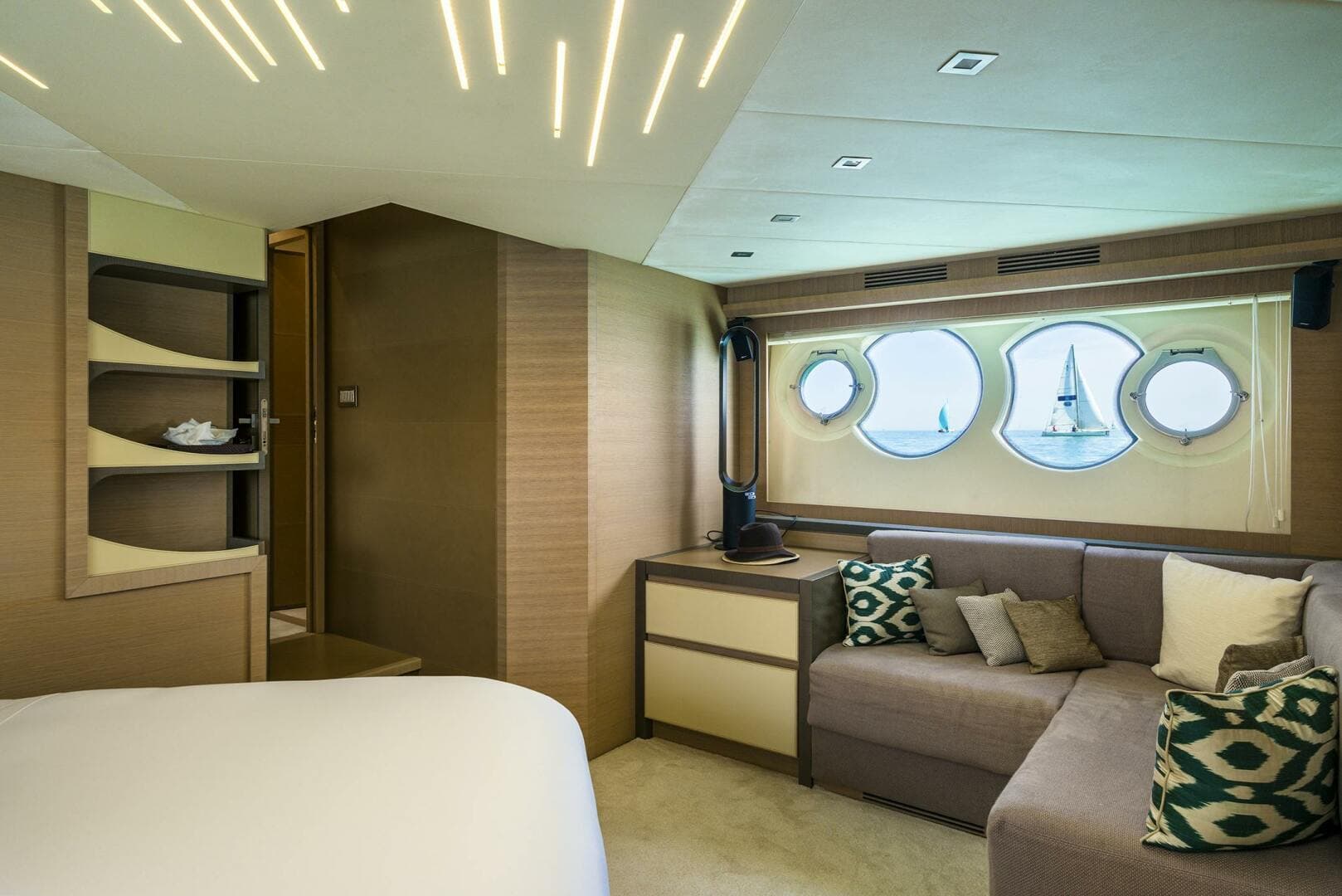 2016 Monte Carlo Yachts Custom — photo 25