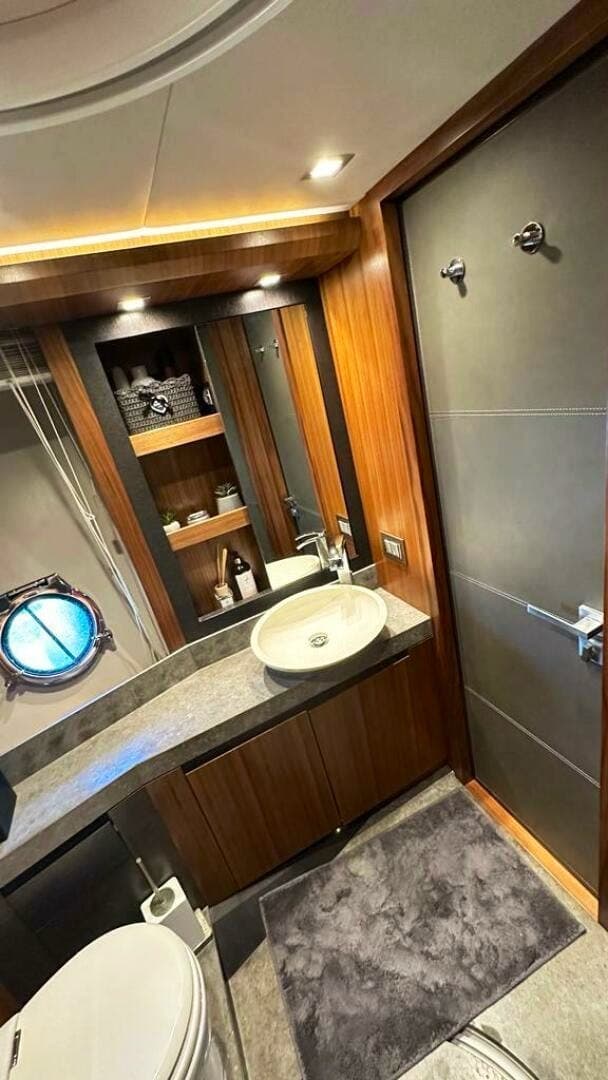 2014 Custom Mcy 65 — photo 23