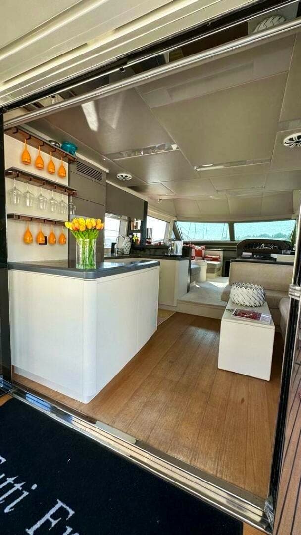 2014 Custom Mcy 65 — photo 8