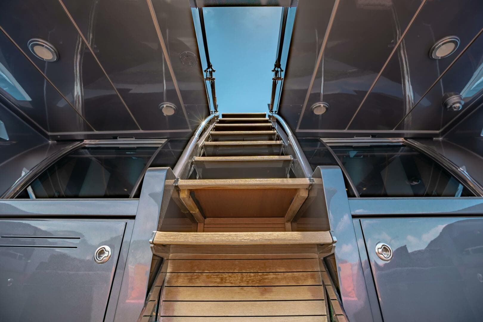 2009 Palmer Johnson 120 — photo 20