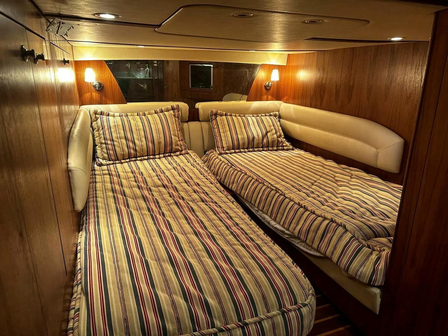 2008 Tiara Yachts — photo 11