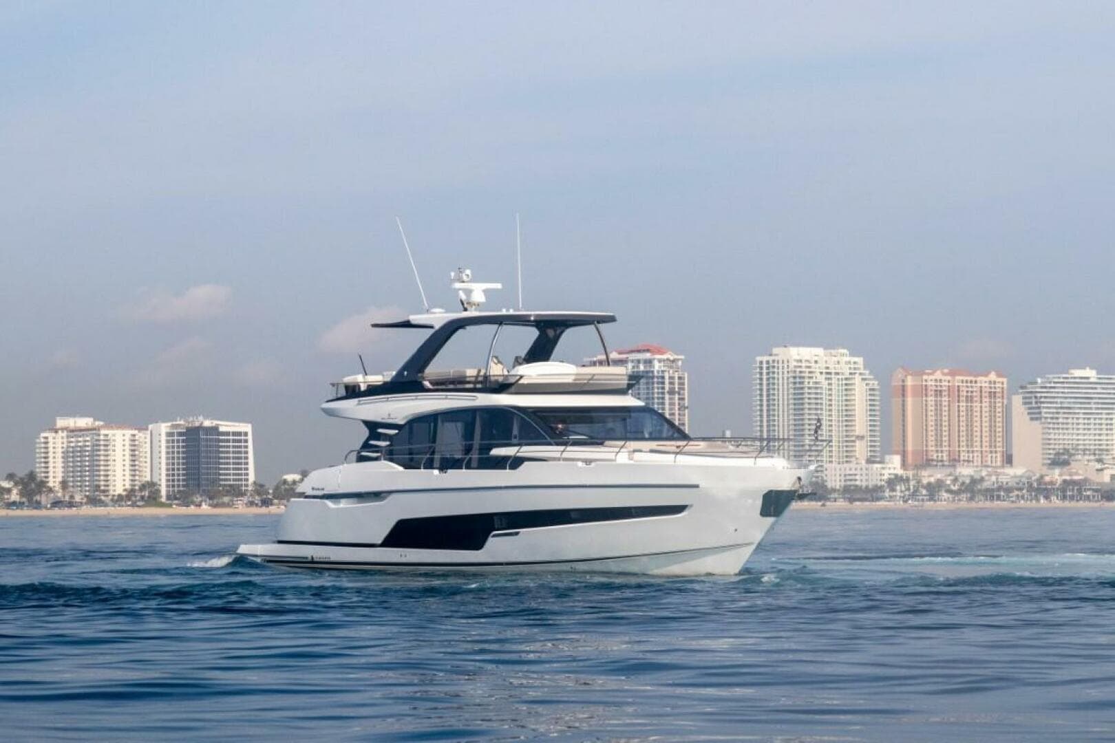 2024 Fairline Squadron 68 — photo 5