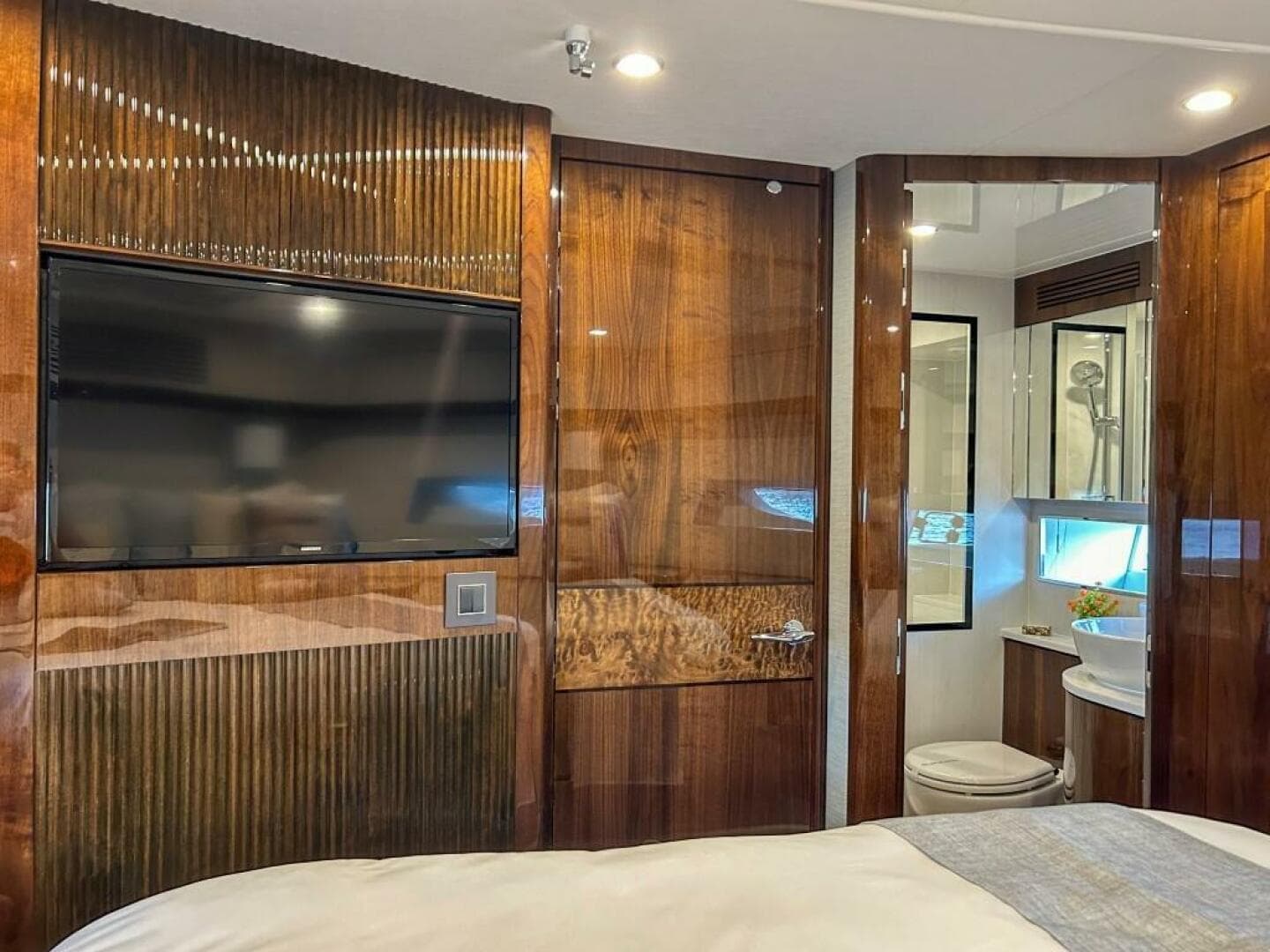 2024 Fairline Squadron 68 — photo 31