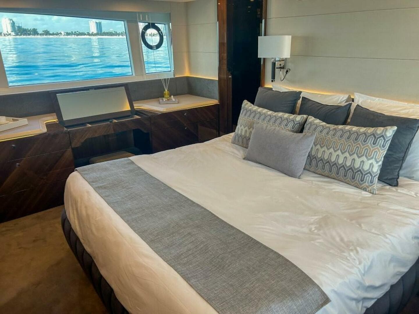 2024 Fairline Squadron 68 — photo 28