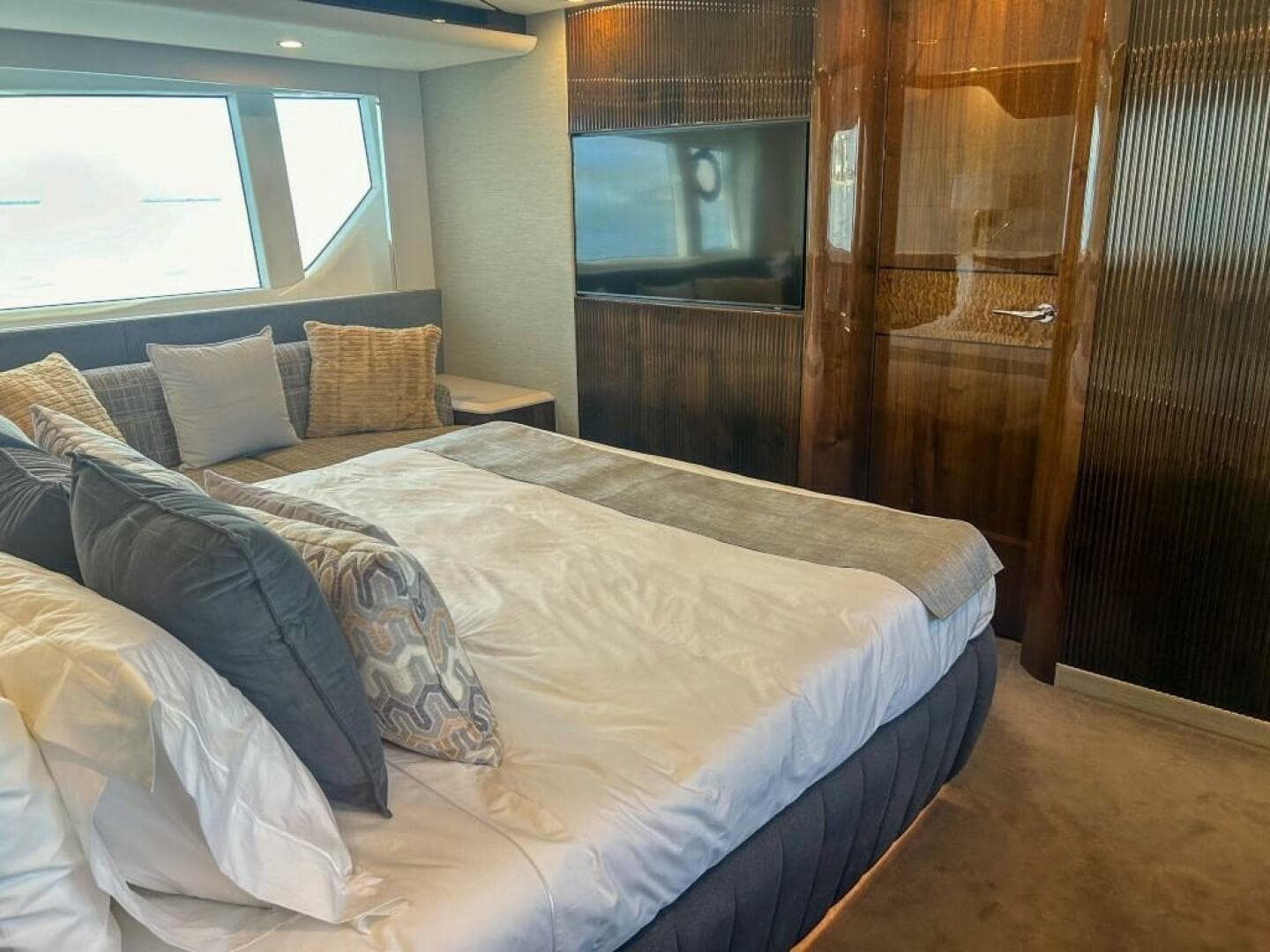 2024 Fairline Squadron 68 — photo 26