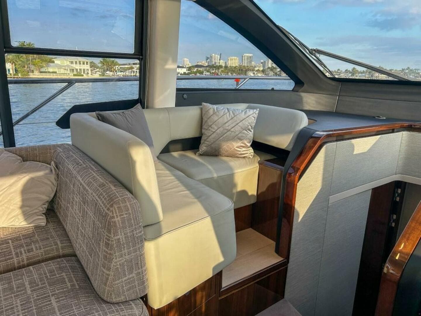 2024 Fairline Squadron 68 — photo 7