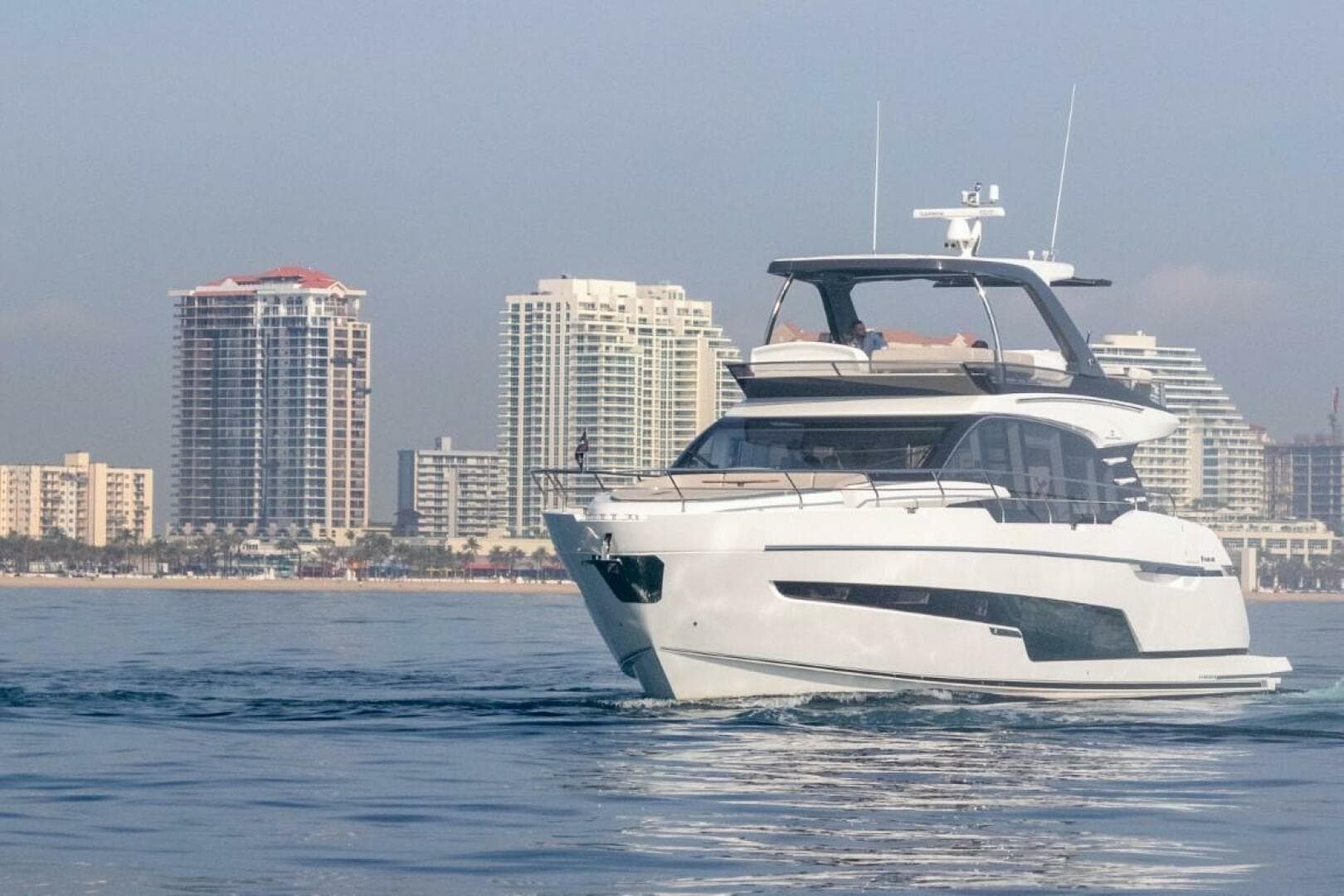 2024 Fairline Squadron 68 — photo 4