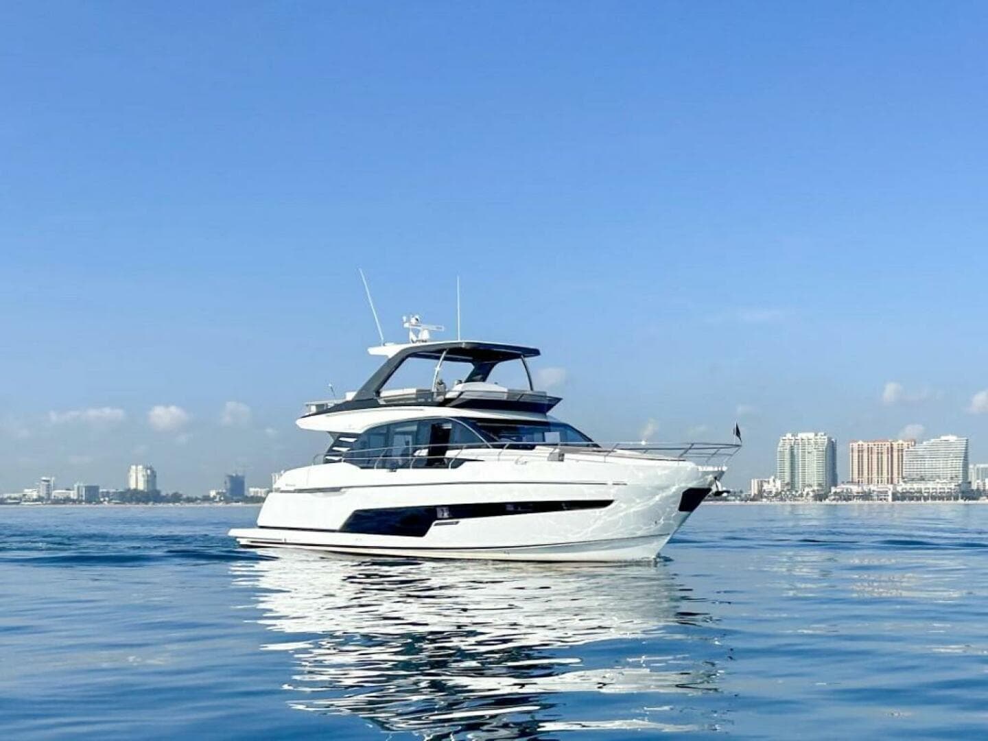 2024 Fairline Squadron 68 — photo 1