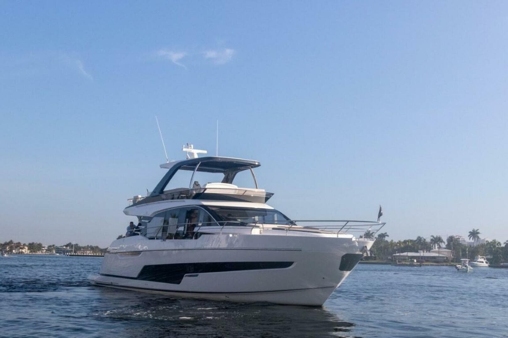 2024 Fairline Squadron 68 — photo 3