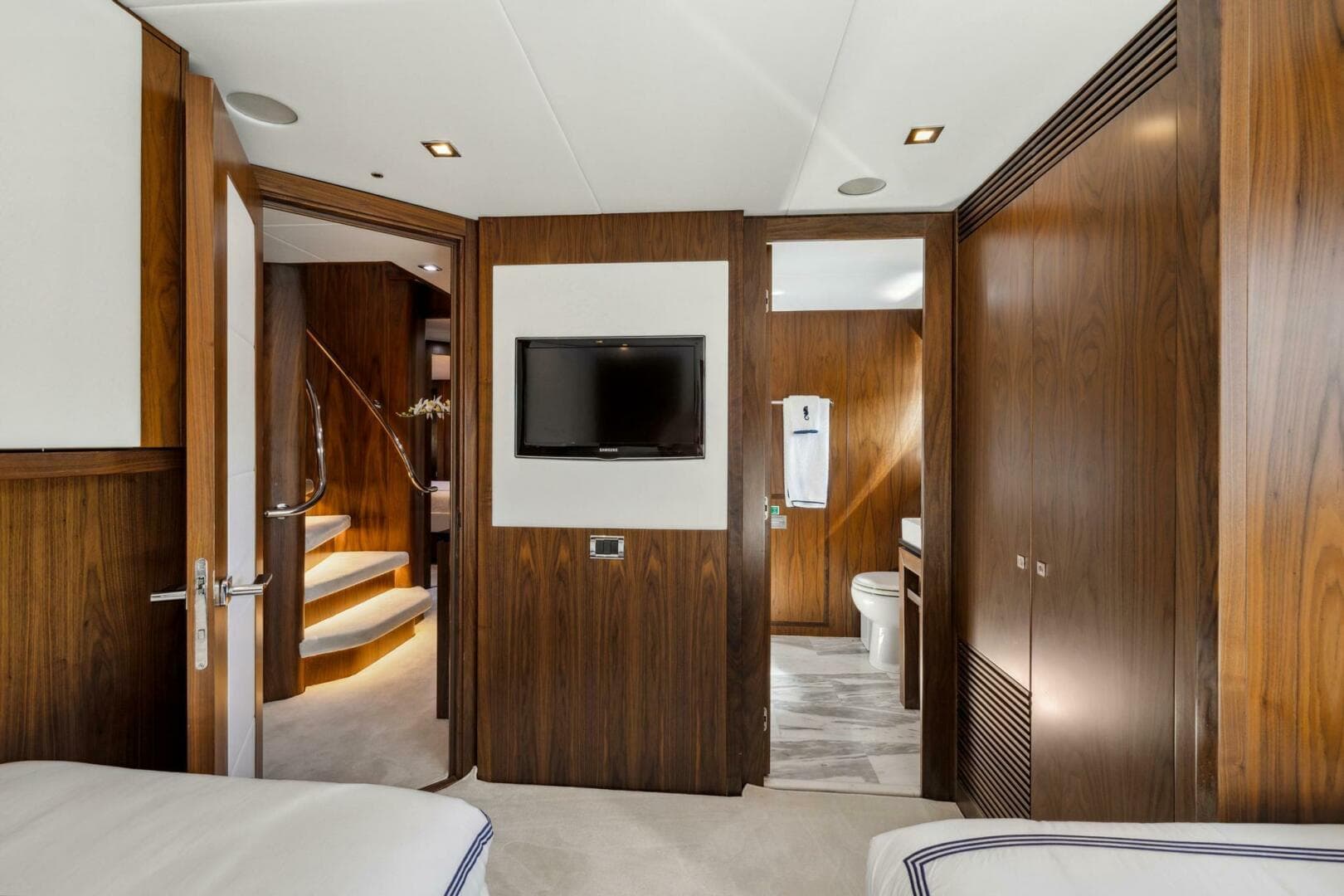 2011 Sunseeker 34M — photo 32
